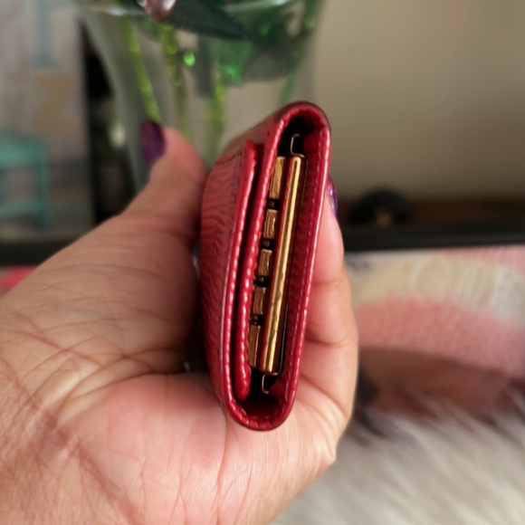 Louis Vuitton Epi Red 4 keychain. Date Code CA1917 - Picture 7 of 13